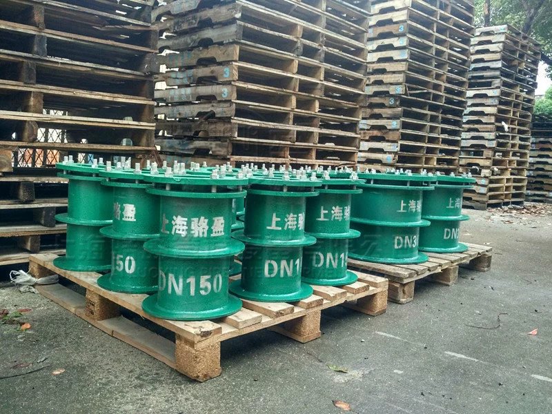 <a href=http://www.www.hfsssr.com target=_blank class=infotextkey>柔性防水套管</a>防水層被破壞的原因